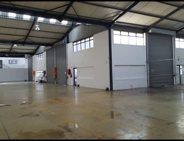 1,110M² FACTORY TO LET IN SAXON INDUSTRIAL